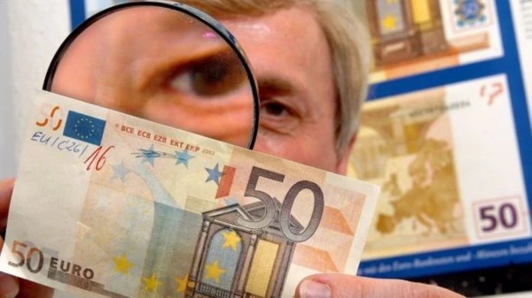 Latvijā konstatēto eiro naudaszīmju viltojumu skaits pērn samazinājies par 20%