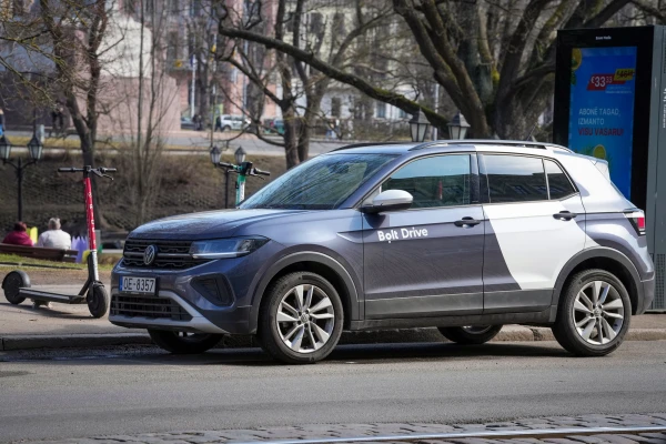 «Bolt»: Aizliegums izmantot līzinga automašīnas taksometru pārvadājumos kavē nozares attīstību