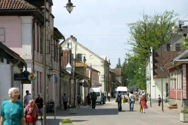 Kuldīgas vecpilsētā par 1,5 miljoniem eiro pārbūvēs ielas