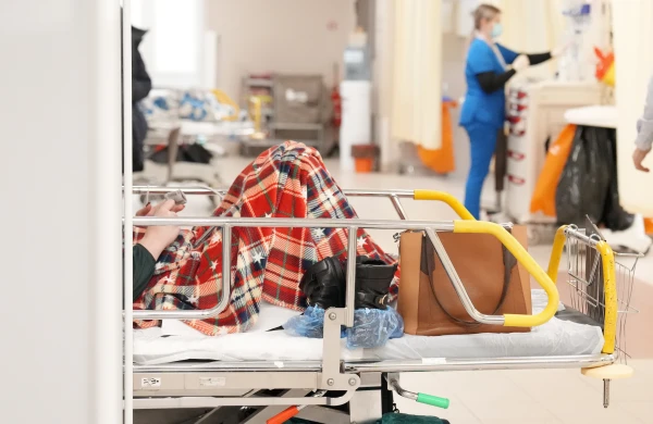 Piešķir 40 000 eiro no līdzekļiem neparedzētiem gadījumiem patvēruma meklētāju ārstēšanas izdevumu apmaksai