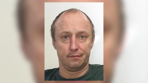 Rīgā aizdomās par slepkavības mēģinājumu meklē vīrieti ratiņkrēslā