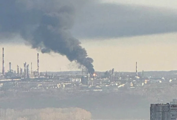 Dronu triecienā Ufā cietusi naftas pārstrādes rūpnīca
