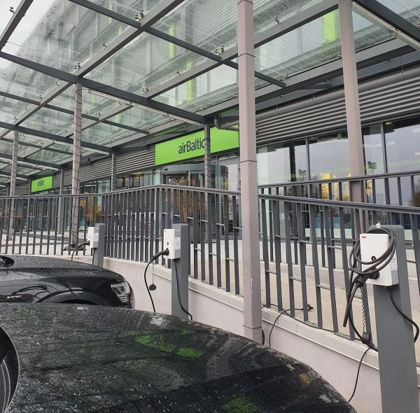 Pēc līzinga termiņa beigām «airBaltic» atgriezusi «Audi e-tron» automašīnas; jaunu iepirkumu neplāno