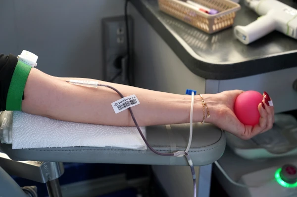 Pirms svētku brīvdienām vairākās vietās var ziedot asinis