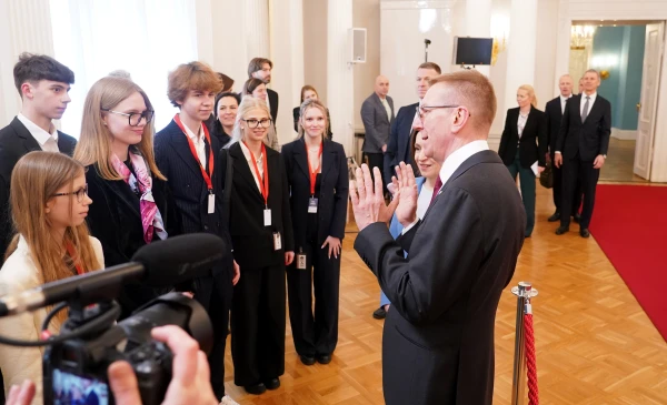 Visā Latvijā tūkstošiem skolēnu piedalās «Ēnu dienā»