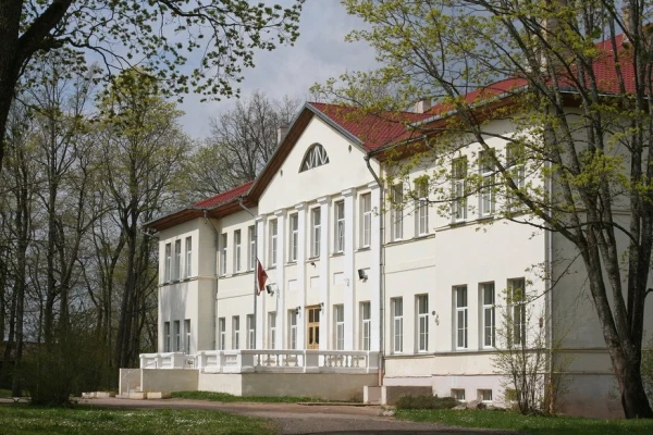 Par zādzību no Balvu muižas apcietina jaunieti