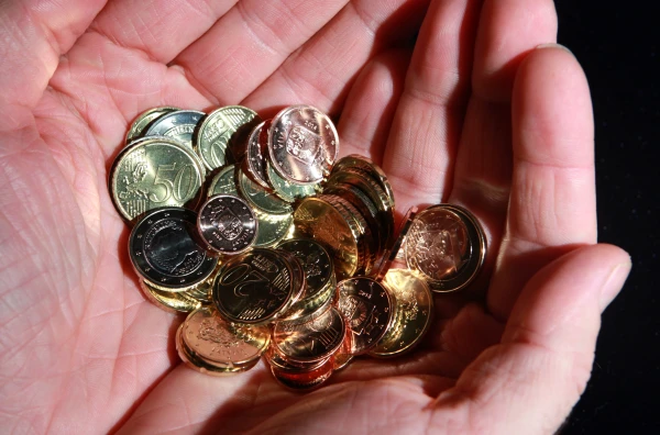 Aptauja: Latvijā 30% iedzīvotāju finansiālā situācija pēdējā gada laikā ir pasliktinājusies