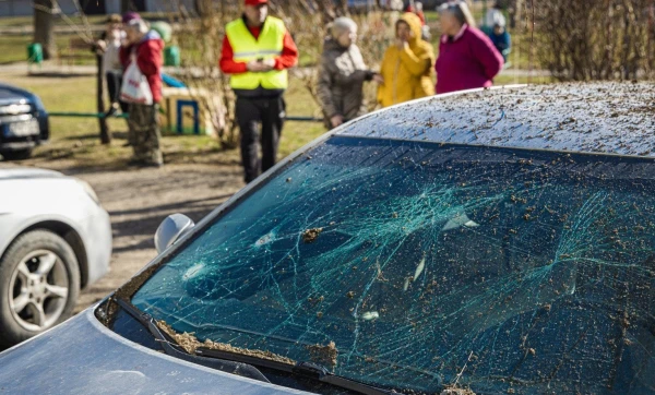 Krievijas raķete Harkivā trāpa deviņstāvu dzīvojamai ēkai
