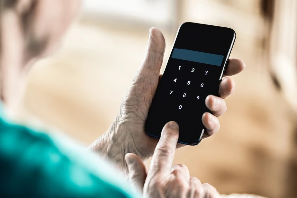 VSAA brīdina par «pensiju pārrēķina» telefonkrāpniekiem