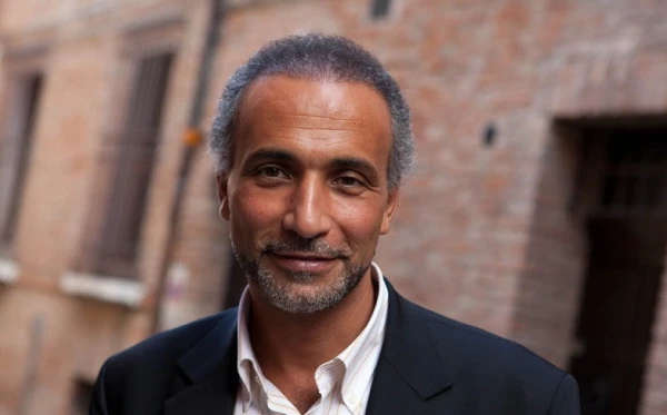 Francijas tiesa piespriež islāma teologam Tarikam Ramadanam 18 gadu cietumsodu par izvarošanu