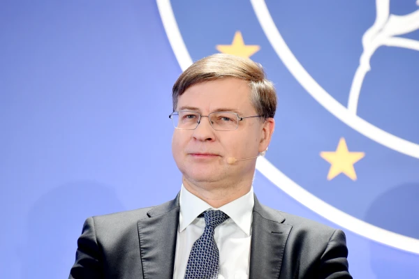 Dombrovskis: Aizdevumu Ukrainai ES plāno piešķirt aprīļa beigās, sarunas ar Ungāriju vēl turpinās