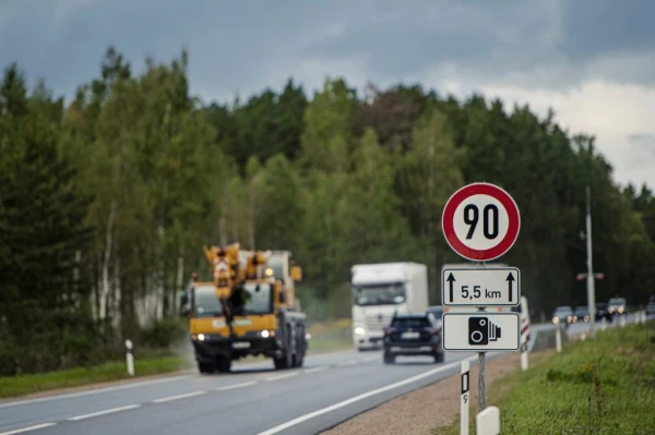 Latvijā ceturtdien sāks darboties jauni vidējā ātruma kontroles posmi uz Liepājas šosejas un Rēzeknes šosejas
