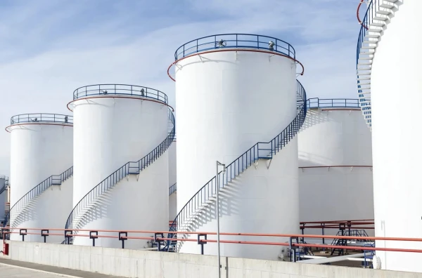 EM: Šobrīd valsts īpašumā ir iegādātas 195 000 tonnas naftas produktu