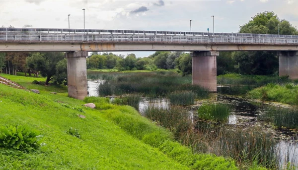 Līvānos par 731 975 eiro atjauno gājēju tiltu pār Dubnu