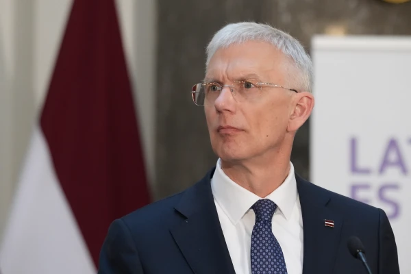 Raidījums: Kariņa lidojumu lietā vairākus mēnešus noklausītas Citskovska telefonsarunas