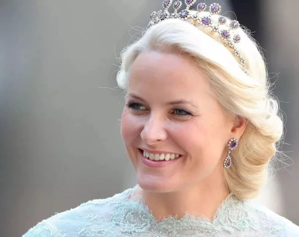 Norvēģijas kroņprincese: Epstīns ar mani manipulēja