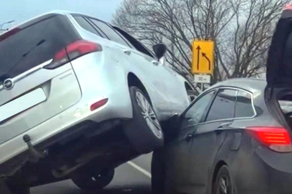 Ceturtdien ceļu satiksmes negadījumos deviņi cietušie