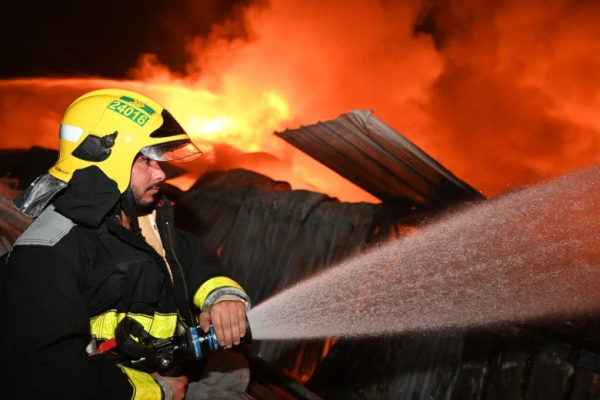 Pēc dronu triecieniem divās Kuveitas naftas pārstrādes rūpnīcās izcēlušies ugunsgrēki