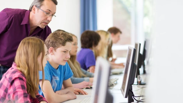 Skolēni darbnīcās varēs apgūt digitālu produktu radīšanu un jaunu uzņēmumu veidošanu