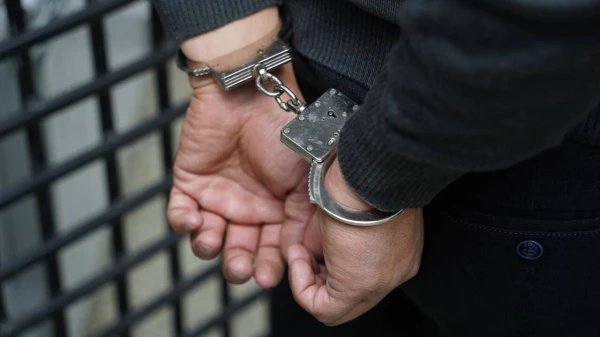 Aizdomās par 1,5 miljonu eiro vērtu IT iepirkumu krāpšanas lietu aizturēta 21 persona, tostarp valsts amatpersonas