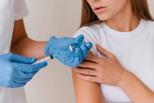 Saeimas komisija divu nedēļu laikā sagaida priekšlikumu par farmaceitu iesaisti vakcinācijā