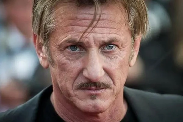 Šons Penns «Oskara» ceremonijas vietā apmeklē Kijivu