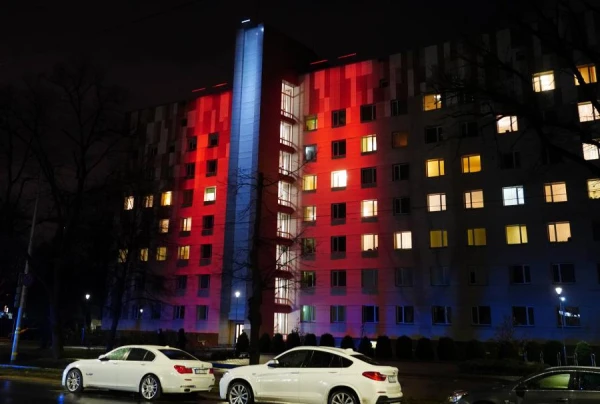 Rīgas Dzemdību namā kupla ģimene sagaidījusi šogad pirmos trīnīšus