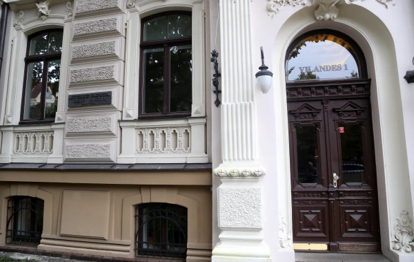 Pārdošanā izlikts vēsturisko ēku ansamblis Vīlandes ielā