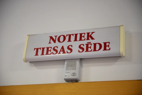 Saeima no amata atbrīvo divas Rīgas apgabaltiesas tiesneses