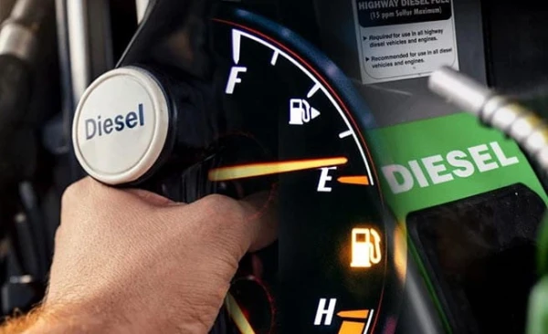 Grieķija ierobežos tirgotāju iespējas pelnīt uz degvielas un pārtikas produktu cenu kāpuma rēķina