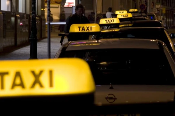 Taksometru asociācijas apsver rīkot streiku saistībā ar degvielas cenu pieaugumu