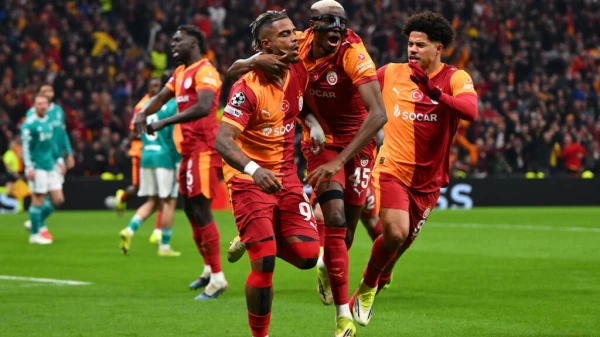 «Galatasaray» futbolisti UEFA Čempionu līgas astotdaļfināla pirmajā mačā uzvar «Liverpool»