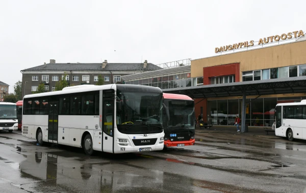 Ar 1,46 miljonu eiro sākumcenu piedāvā iegādāties «Daugavpils autobusu parku»