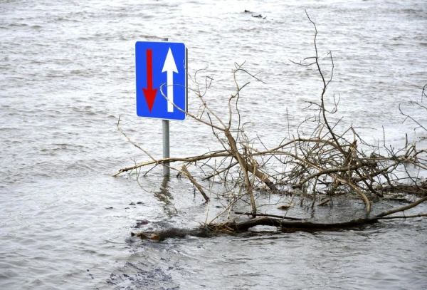 Upēs pali turpinās, vairākās vietās paaugstinās