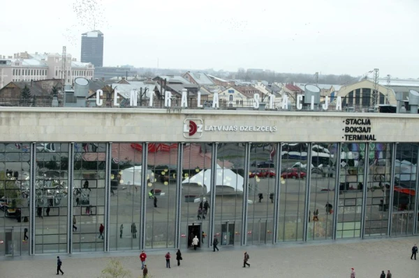 LDz izsludinājis iepirkumu par asfaltbetona seguma nomaiņu Rīgas Centrālās stacijas laukumā