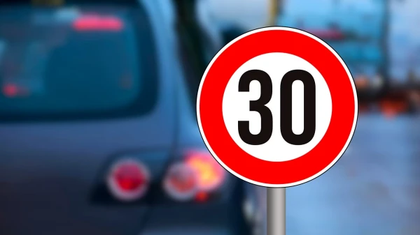 Visā Ķīpsalā un citviet Rīgā ievieš jaunus atļautā ātruma ierobežojumus līdz 30 km/h