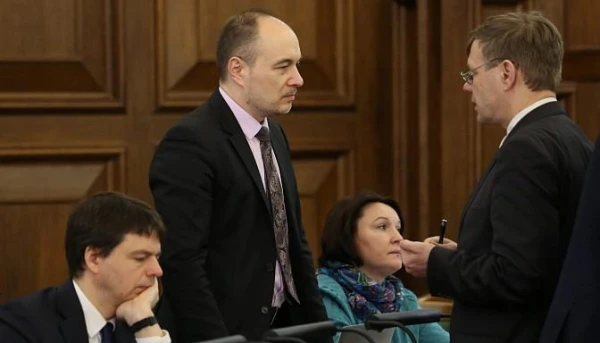 Ja NA labprātīgi neatmaksās pretlikumīgi izlietotos 210 673 eiro, naudas piedziņu nodos tiesu izpildītājam