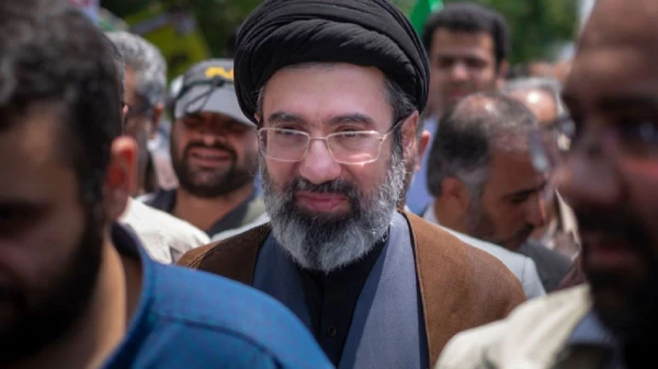 Laikraksts: Hamenei dēls kļuvis par galveno līdera amata pretendentu