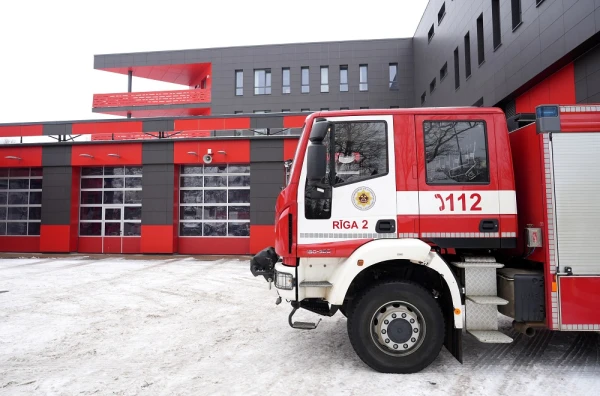 Ugunsgrēkā Rīgā cietis cilvēks