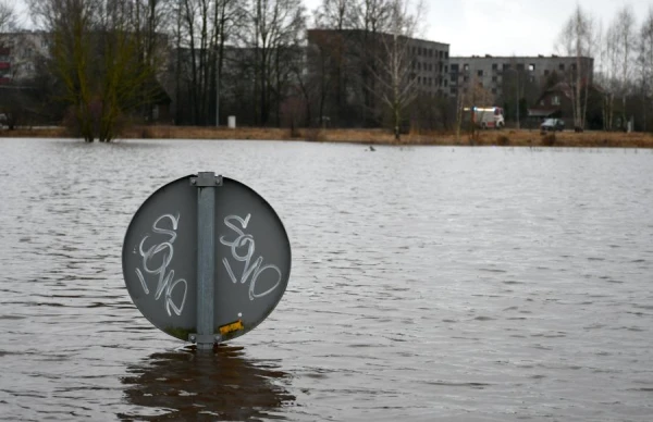 Plūdu risku dēļ VUGD aicina visā Latvijā sasaukt pašvaldību civilās aizsardzības komisiju sēdes