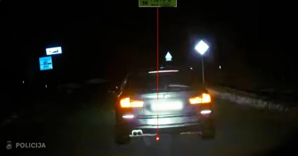 Ventspilī pakaļdzīšanās laikā policija taranē «BMW» un aiztur tā vadītāju