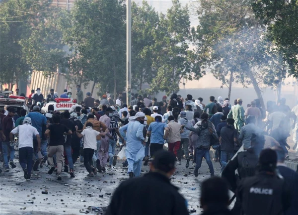 Pakistānā protestos pret Hamenei likvidāciju nogalināti vismaz 25 cilvēki