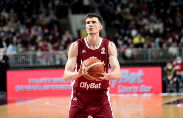 Latvijas basketbola izlase cenšas revanšēties izbraukuma spēlē Polijā