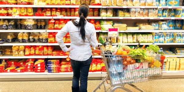 KP konstatējusi aizliegtas vienošanās pazīmes divu lielāko pārtikas mazumtirdzniecības uzņēmumu starpā