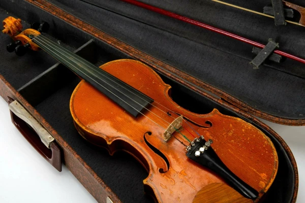 Ukrainas mūzikas skolām nosūtīs teju 70 ziedotus instrumentus