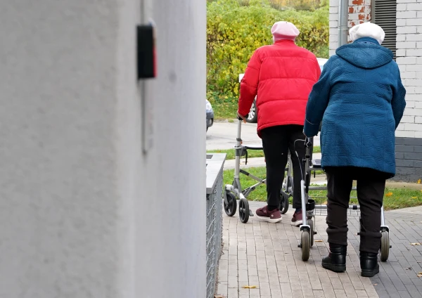 Pensiju līmeņa brīvprātīgu izņemšanu – iespēja sasildīties uzreiz, bet nosalt nākotnē