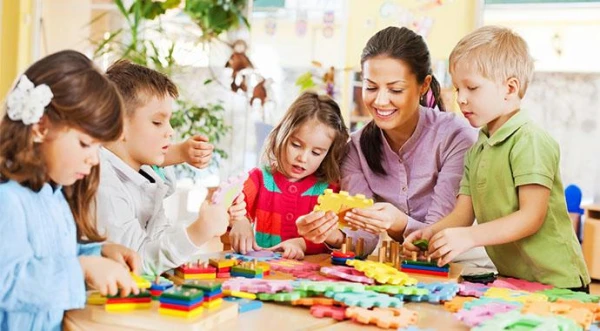 LIZDA: Pirmsskolās pedagogu palīgi dara vairāk par prasīto un saņem neatbilstošu atalgojumu