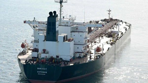 Avoti: Uz Francijas aizturētā ēnu flotes kuģa atradušies divi krievu apsargi