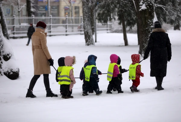 Kolektīvos iesniegumus pret Rīgas bērnudārzu apvienošanu vērtēs pašvaldības izglītības departaments