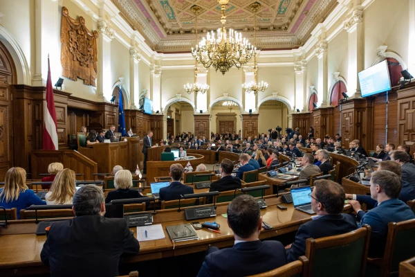 Saeima konceptuāli atbalsta maznodrošinātajiem iedzīvotājiem nodrošināt juridisko palīdzību konstitucionālās sūdzības sagatavošanai